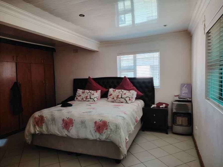 5 Bedroom Property for Sale in Woodlands Western Cape